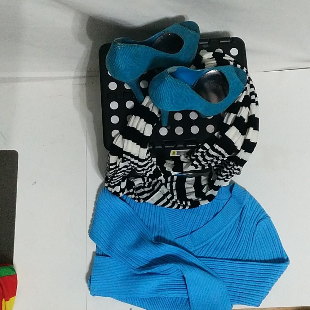 Amazing teal blue eye catching sweater